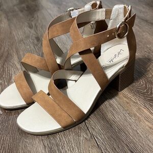 LifeStride Women's Heritage Strappy Block Heel Sandals size 8.5